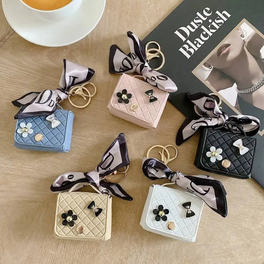Mini-Taschen-Anhänger mit Blüten und Tuch