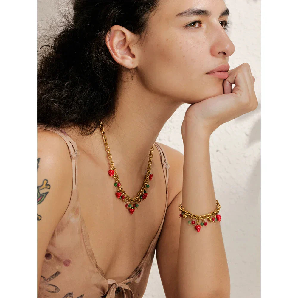 Elegantes Armband mit Erdbeer - Anhängern