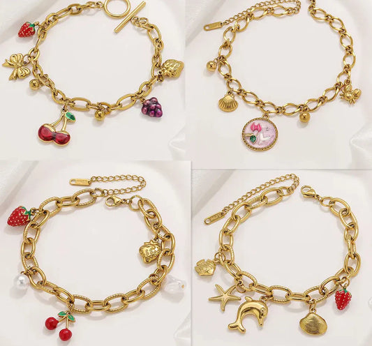 Gliederarmband in Gold mit Frucht- und Herz-Anhängern